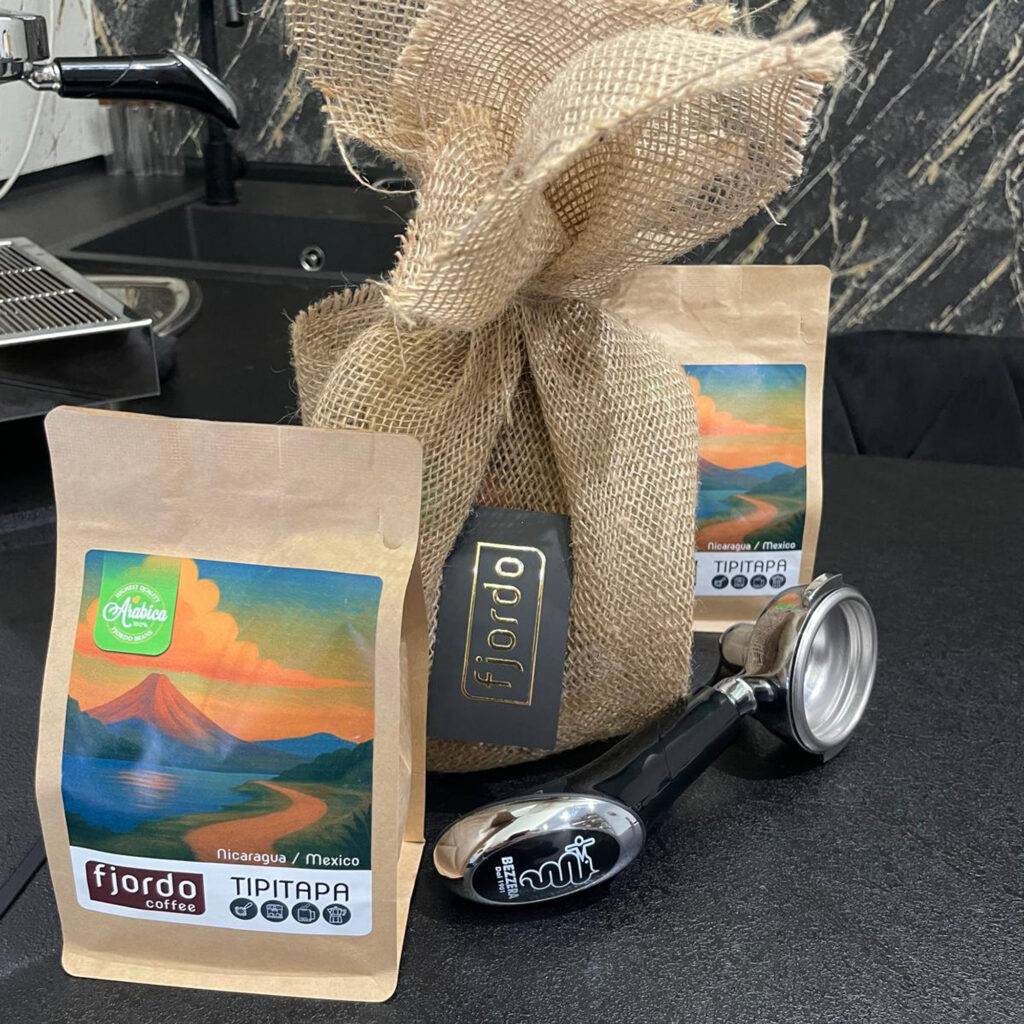 fjordo-zestaw-kaw-tipitapa-3 Zestaw prezentowy kaw Fjordo Tipitapa z Nikaragui i Meksyku w jutowym opakowaniu z portafiltrem do espresso